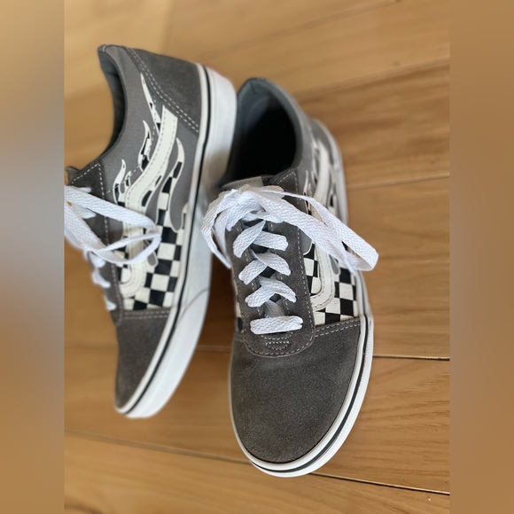 VANS—YOUTH SIZE 6–UNISEX—GREAT CONDITION-GRAY & WHITE CHECK W FLAMES—CLASSIC - Picture 13 of 15